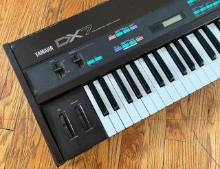 Yamaha DX - 7 FM synthesizer 1980s vintage w foot pedal 3