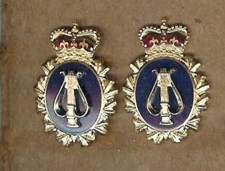 Pair Modern Canadian Forces Music Branch Collar Badges