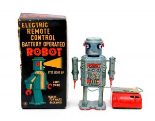 Vintage Masudaya Modern Toys Robot R - 35 Remote Control Battery Operated W/ Box