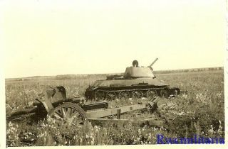 BEST KO ' d Russian T - 34 Panzer Tank in Field w/ leFH.  18 10.  5cm Artillery Gun 2