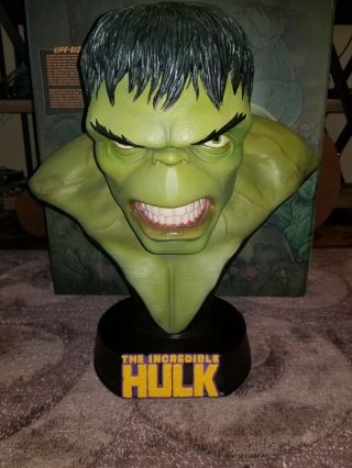 Hulk Life - Size Bust By Sideshow Collectibles 005 / 500.