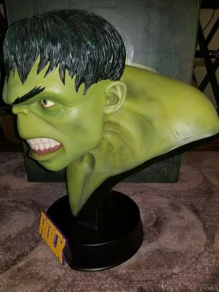 Hulk Life - Size Bust by Sideshow Collectibles 005 / 500. 3