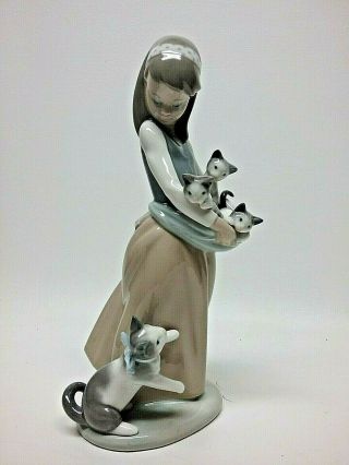Lladro Porcelain Figurine “following Her Cats” Girl With Kittens 1309 9 - 3/4 "