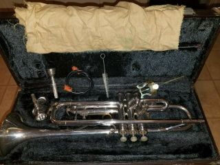 Vintage King Silver Flair Trumpet w/ 2 mouthpieces 1 1/2C & 7C Vincent Bach 2