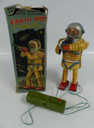 Vintage Japan Battery Operated Tin Robot Earth Man & Box