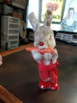 Vintage 1950s Tin Wind Up Bunny Rabbit Eating A Carrot