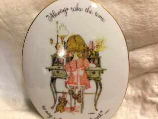 Vintage Holly Hobbie Oval Wall Plaque “ Always take the time to say what ' s in ” 3