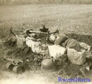 Frontline German Soldier Sleeping In Foxhole W/ Mg - 13 Machine Gun & Gear