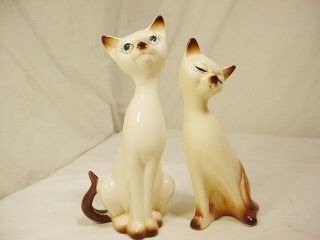 Vtg 2 Mid - Century Siamese Cats Pair Couple Figurines Kitsch Japan Long Eyelashes