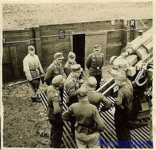 Home Defense Luftwaffe Officer Addressing Crew In 8.  8cm Flak Gun Position