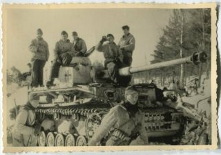 German Wwii Archive Photo: Wehrmacht Panzer Iii Tank And Its Crew,  Wintertime
