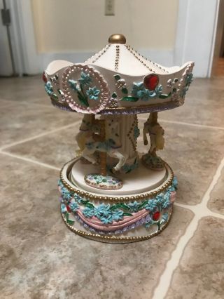 Horse Carousel Music Box Merry - Go - Round Plays No.  9 Finale Swan Theme