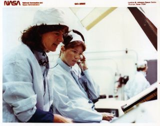 Sts - 7 / Orig Nasa 8x10 Press Photo - Astronaut Sally Ride Training At Ksc