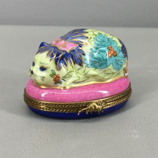Limoges France Peint Main (hand Painted) Trinket Box Lying Down Cat Mouse Clasp