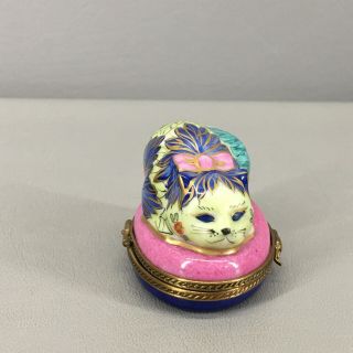 Limoges France Peint Main (Hand Painted) Trinket Box Lying Down Cat Mouse Clasp 2
