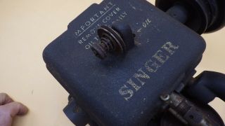 Vintage Singer Fur Sewing Machine 176 - 31 Medium Heavy Commercial 2
