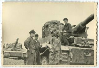 German Wwii Archive Photo: Panzer Vi Tiger Heavy Tank & Its Crew