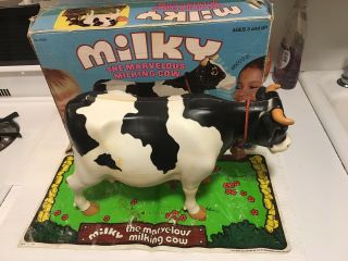 Kenner Vintage 1977 Milky The Marvelous Milking Cow With Field And Box