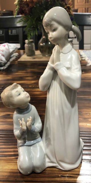 Lladro Girl And Boy Praying Figurine 4770 With Matte Finish