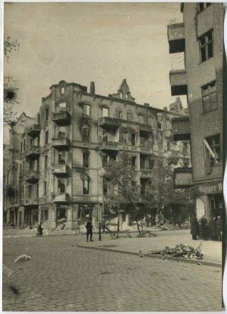 Wwii Large Size Press Photo: Remains Of Building,  Quiet Berlin Street,  May 1945