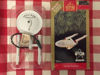 1991 Hallmark Star Trek Enterprise 25th Anniversary Ornament Lights Up W/box