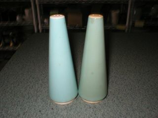 Vintage Blue/cream Ceramic 5 5/8 " Tall Pointed Salt And Pepper Shakers Corks