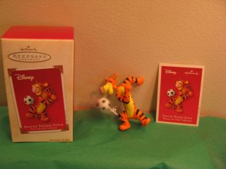 Hallmark Keepsake Ornament Disney Winnie The Pooh Soccer " Tigger " 2003