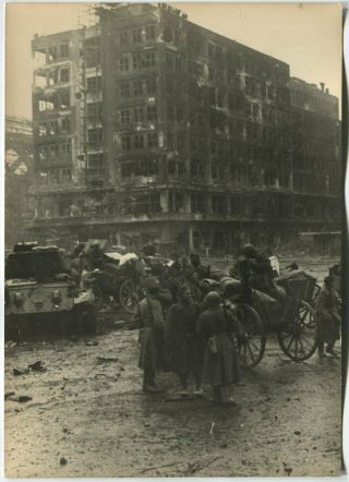 Wwii Large Size Press Photo: Russian Troops In Ruined Berlin