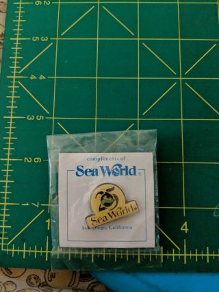 Vintage Seaworld Shamu Trading Pin