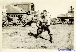 Port.  Photo: Best Us Soldier Holding Thompson Sub - Mg By M4 Sherman Tanks (2)