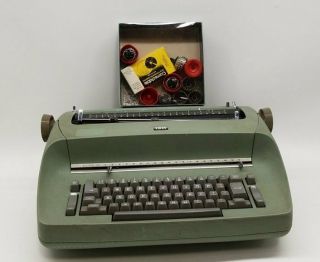 Ibm Selectric Typewriter Model 71 W/bonus Heads