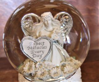 Things Remembered Miracle Angel Rotating Musical Snow Globe “amazing Grace”