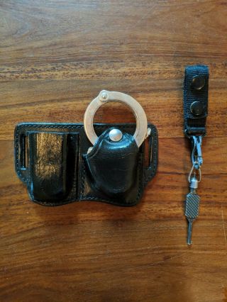 Professional Handcuffs,  Hinged,  Smith & Wesson,  Leather Holster,  Key