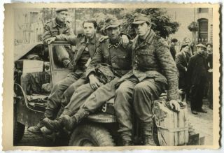 German Wwii Archive Photo: Elite Troops Soldiers With Army Vehicle