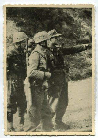 German Wwii Archive Photo: Airborne FallschirmjÄger Soldiers & Wehrmacht Officer