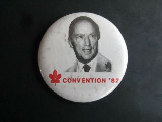 Canada Political Pinback Pin Buttons - Pierre Trudeau Liberal Convention 1982