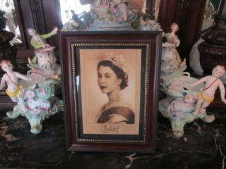 Queen Elizabeth Ii - Signed Photo In Frame