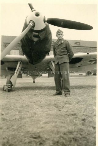 Org Wwii Photo: German Aviator With Bf - 109 Fighter