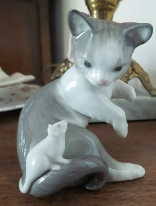 Lladro Gray Cat With Mouse Figurine Made In Spain