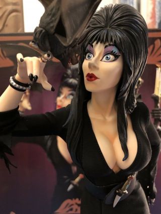 Sideshow Collectibles Elvira Mistress Of The Dark Premium Format Figure Statue