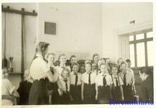 Rare: German Uniformed Bdm Girls Gathered In School Classroom