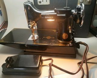 Vintage 1939 Singer 221 - 1 Featherweight Sewing Machine W/ Case &