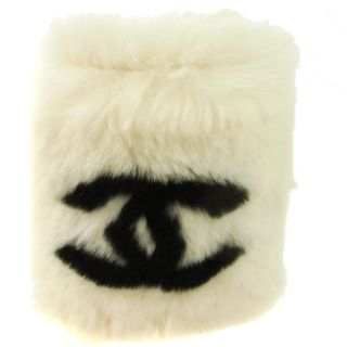 Auth Chanel Cc Logo Wristband White Lapin Fur Accessories Vintage Ak33239h
