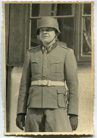 German Wwii Archive Photo: Elite Forces Officer In Helmet