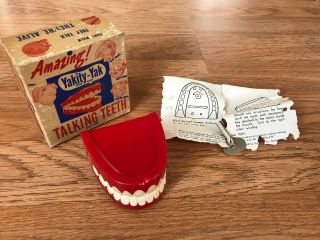 Yakity - Yak Talking Teeth Novelty 1949 Wind Up Toy With Key.