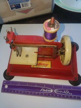 Gateway Np - 1 Junior Kid Childs Sewing Machine Hand Crank Vintage Antique Display