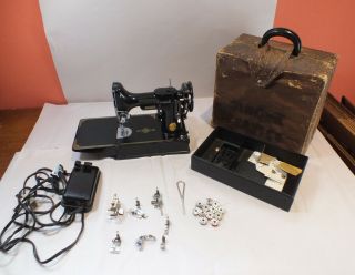 Vintage 1949 Singer Featherweight 221 Sewing Machine Complete With Case Cover