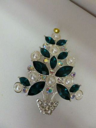 Collectable Silver Tone Avon 2011 Christmas Tree Faux Pearl Rhinestone Brooch