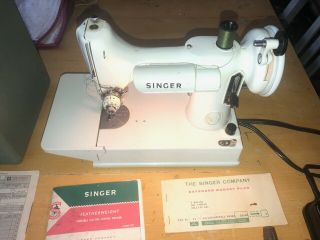 VINTAGE SINGER WHITE 221K FEATHERWEIGHT SEWING MACHINE With Green Case & Access 3