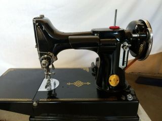 Singer 221 Vintage Featherweight Sewing Machine - 1939